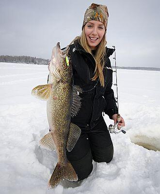Corine Armstrong Lac des Mille Lacs walleye 330