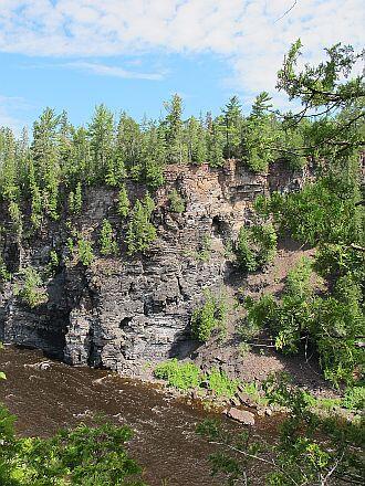 Kakabeka Falls rock 330